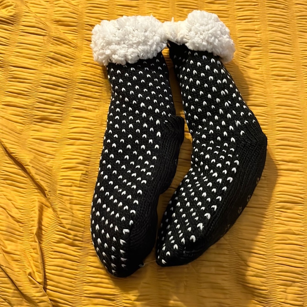 Jane and Bleecker Fuzzy Socks